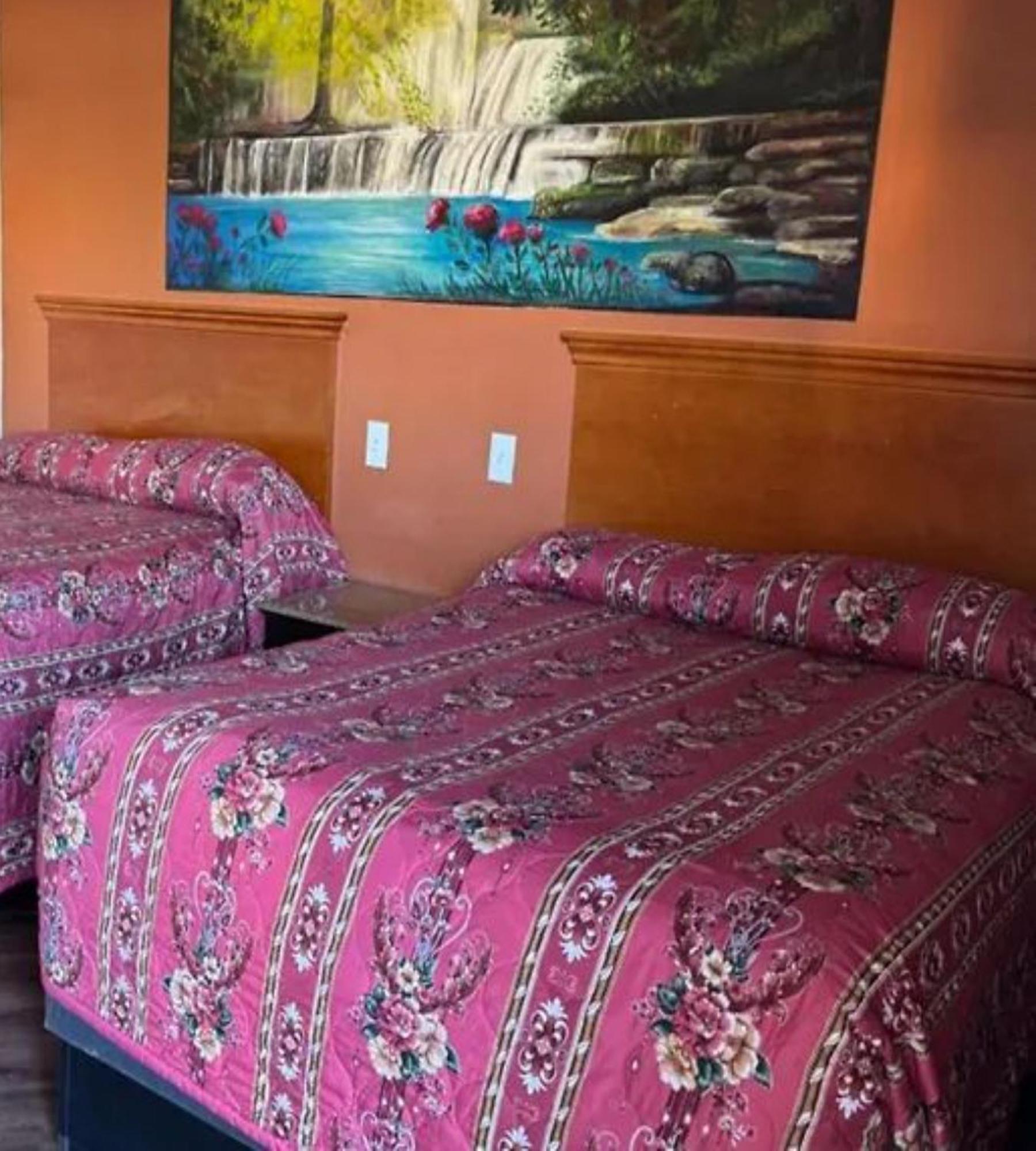 Robinhood Motel Anaheim West Экстерьер фото