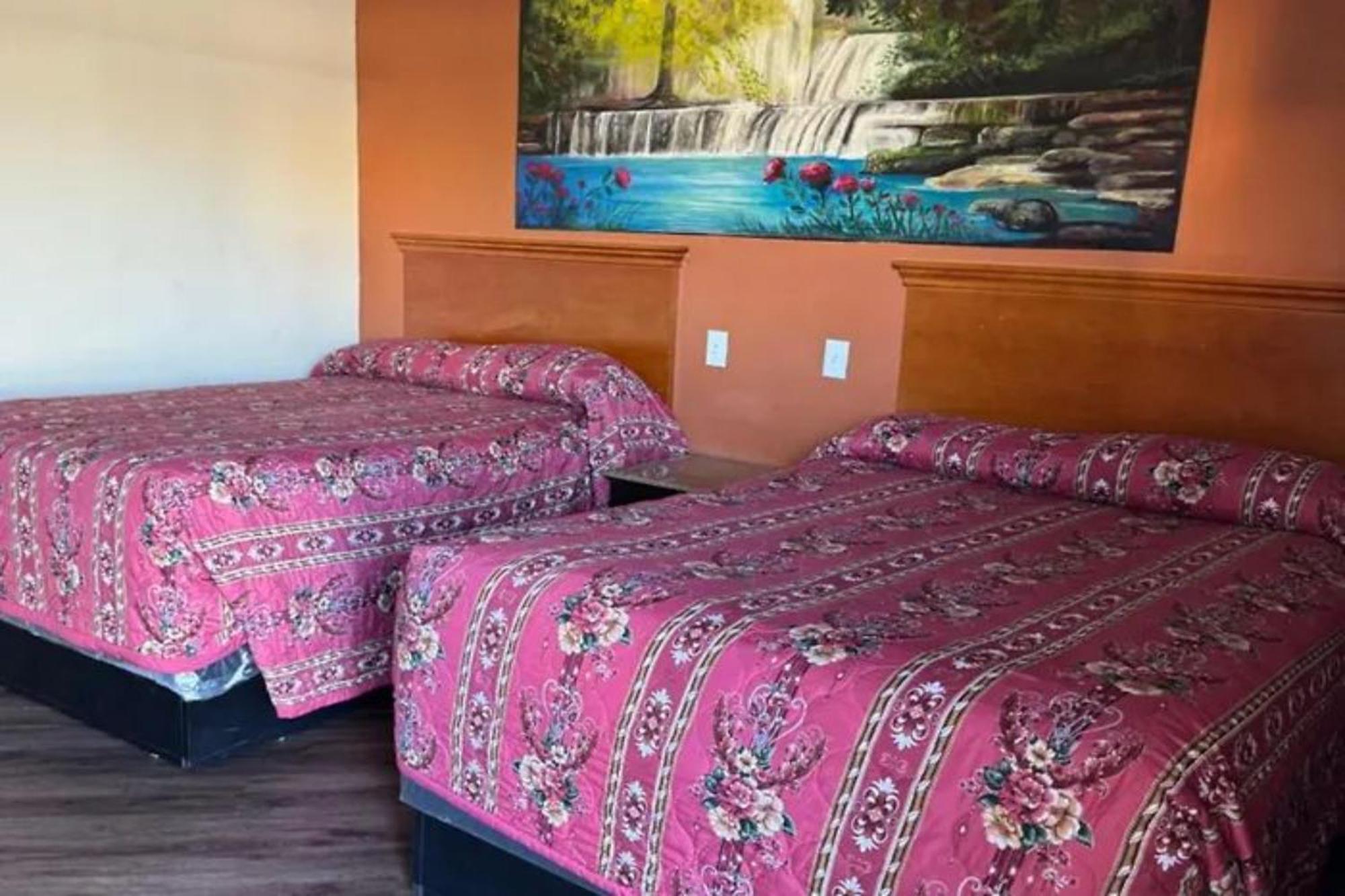 Robinhood Motel Anaheim West Экстерьер фото