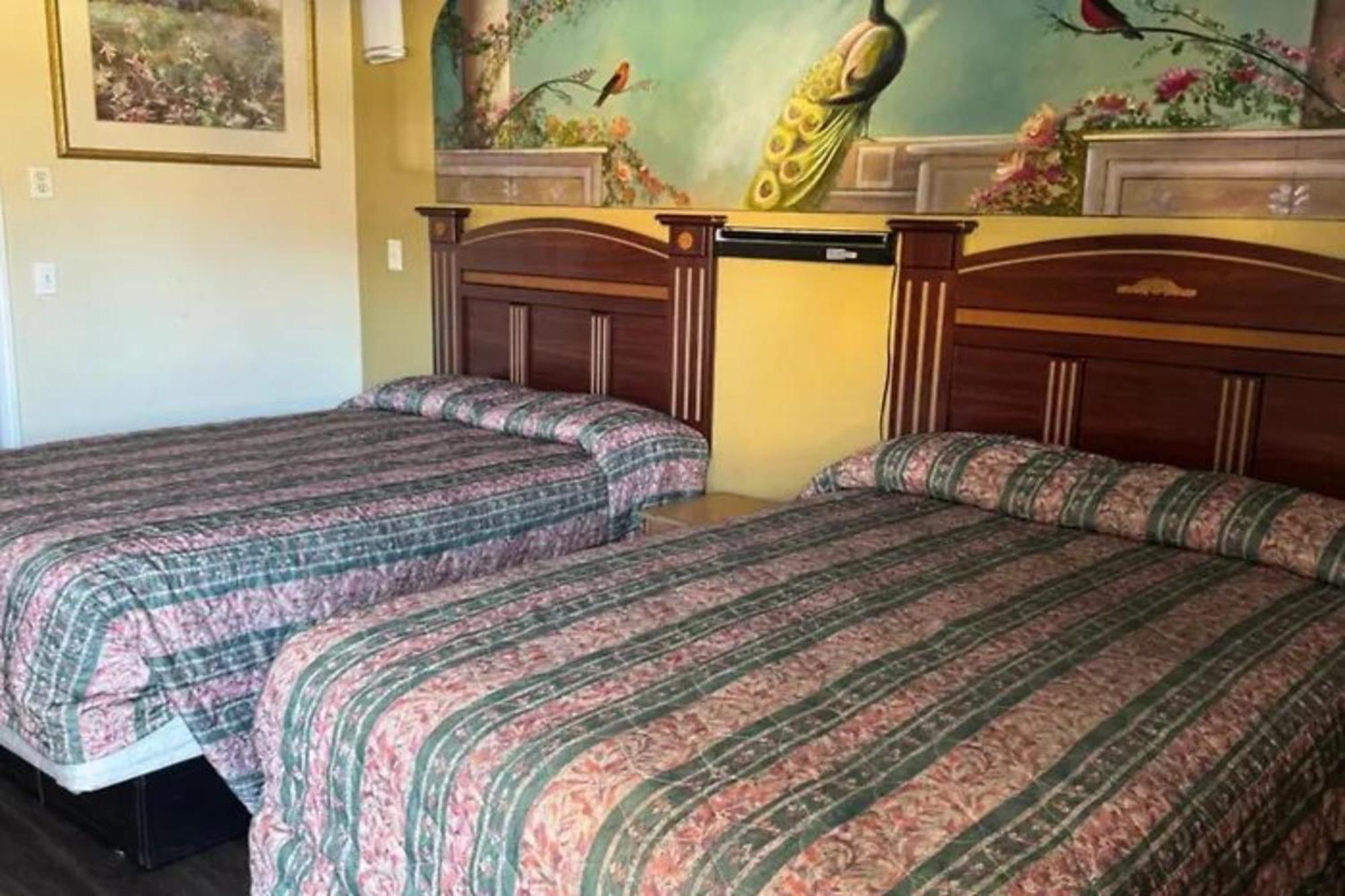 Robinhood Motel Anaheim West Экстерьер фото