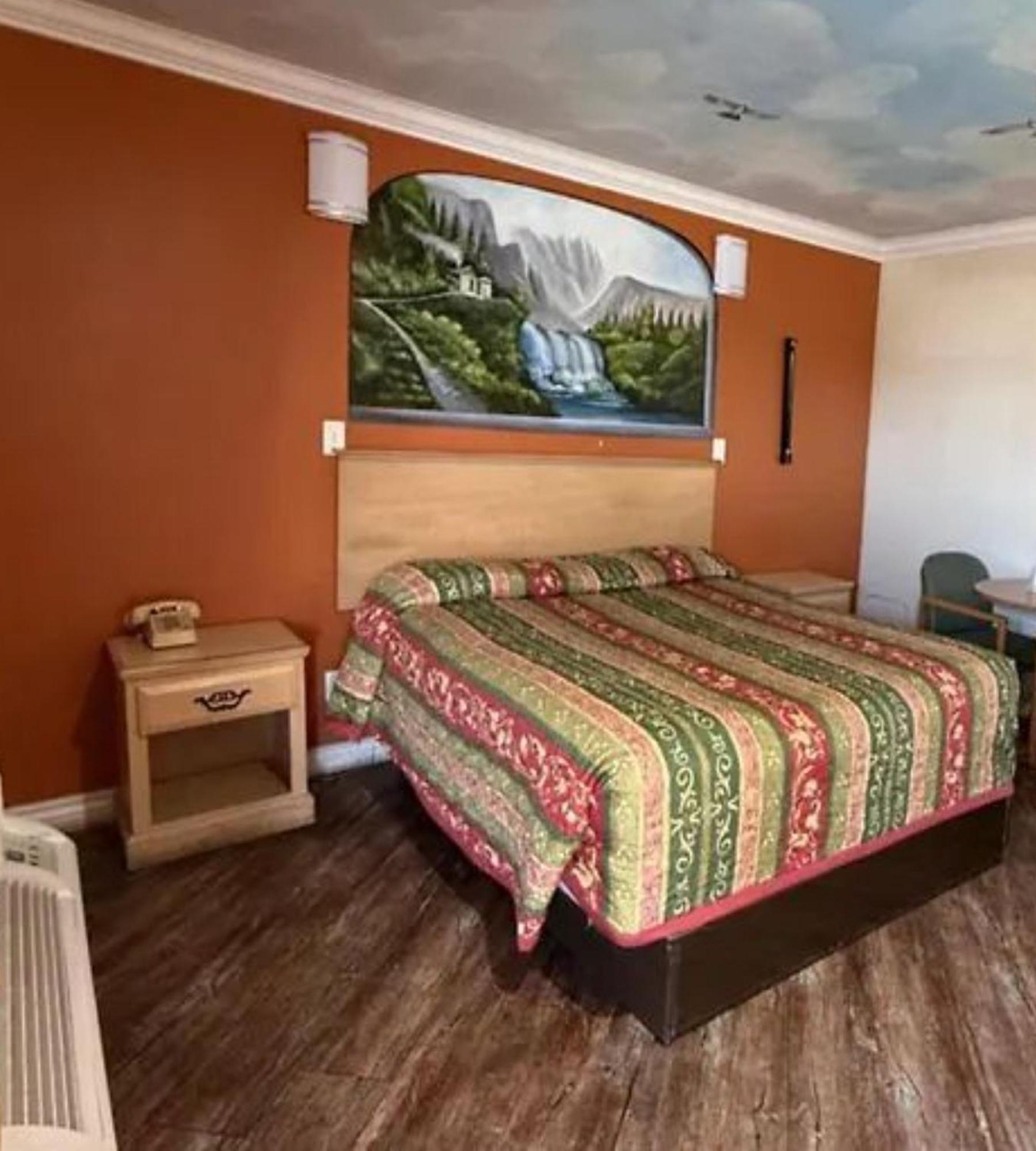 Robinhood Motel Anaheim West Экстерьер фото