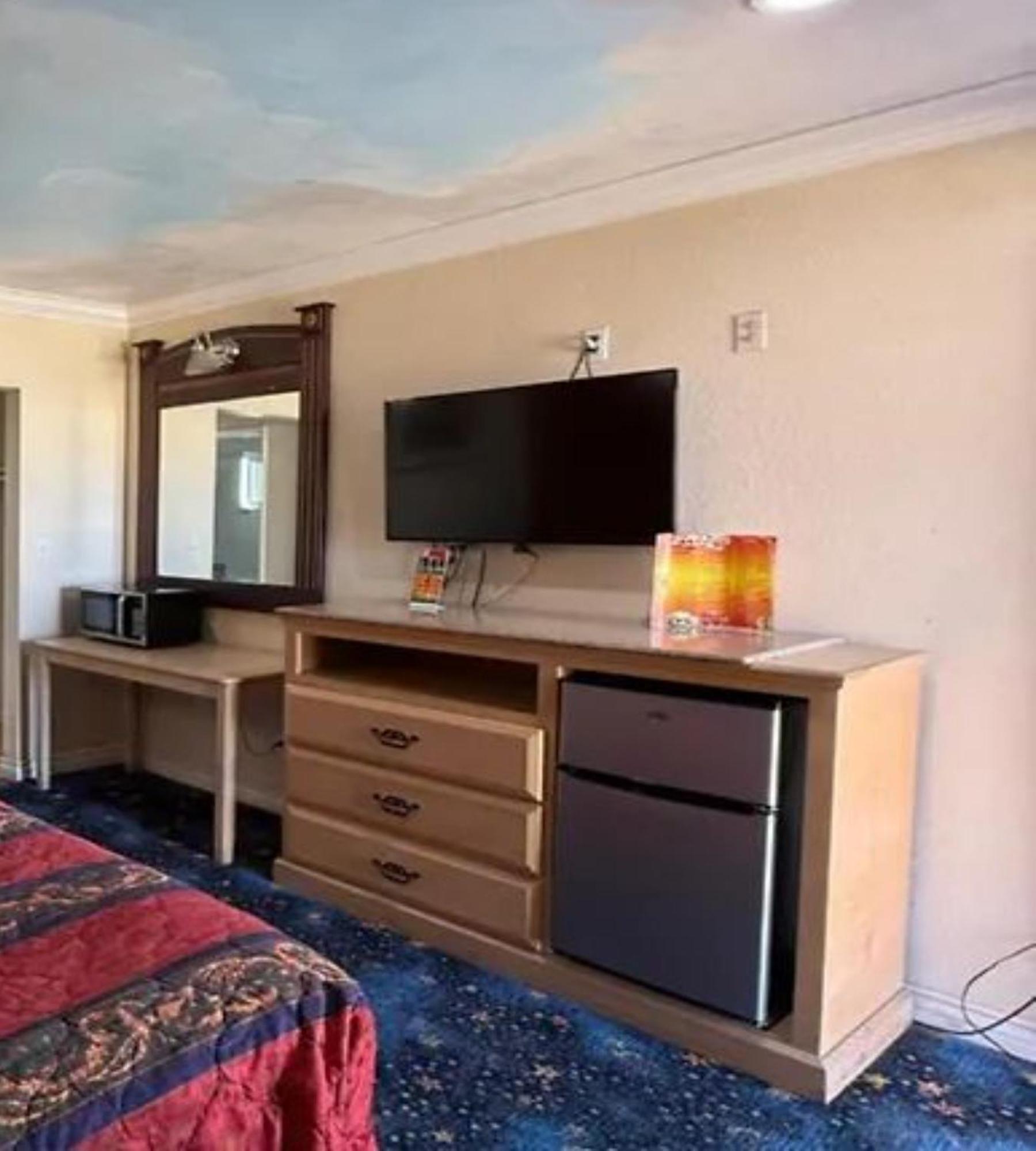 Robinhood Motel Anaheim West Экстерьер фото