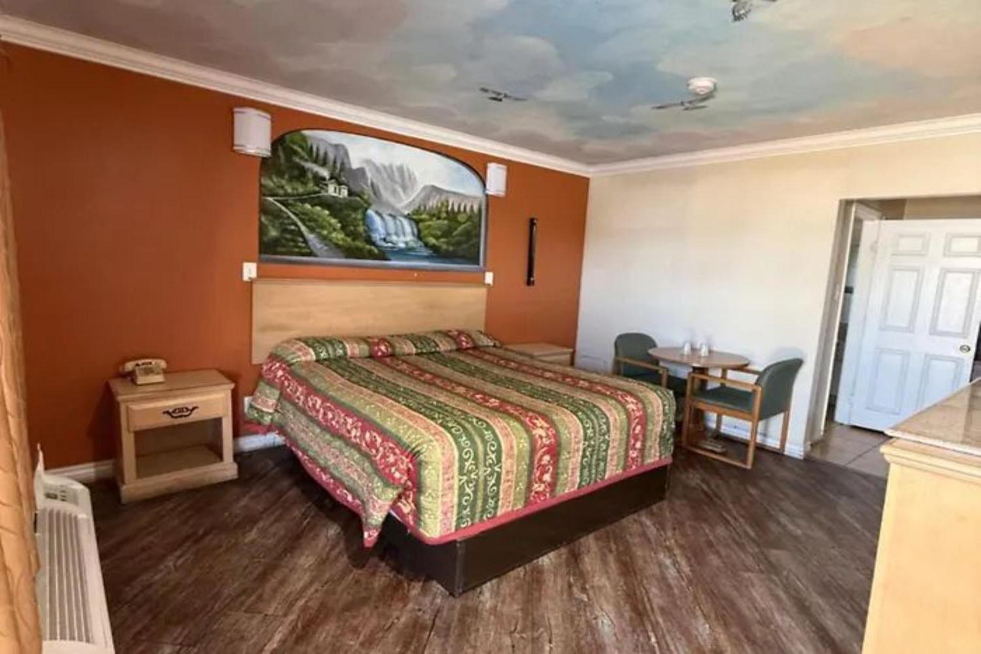 Robinhood Motel Anaheim West Экстерьер фото